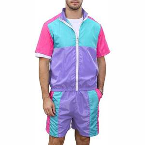 Conjunto Deportivo de Alta Calidad para Hombre, Chaqueta Cortavientos Ligera con Bordado a Color y Parches, 100% Nailon, con Cierre y Pantalones Cortos - Product Image 1