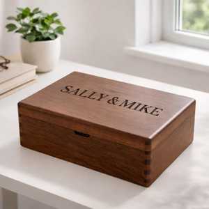 Caja de Anillos Rectangular de Madera de Nogal, Personalizada con Grabado, Estuche para Guardar Joyas, Caja de Recuerdos con Tapa Abatible para Propuesta de Matrimonio - Product Image 2