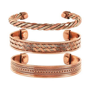 Brazalete Rústico Hecho a Mano de Cobre Puro, Chapado en Cobre Antiguo, Abierto y Ajustable, Tradicional Kada, Unisex, Regalo de Aniversario - Product Image 1