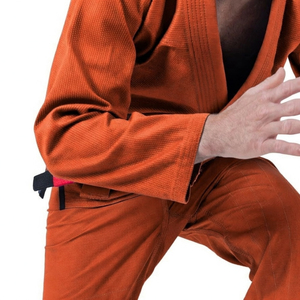 เสื้อยูโดสำหรับผู้ใหญ่ ผ้าฝ้าย 100% น้ำหนัก 140 กรัม ทรงปกติ ป้องกันการหดตัว พิมพ์ลายโลโก้ด้านหน้าด้วยความร้อน รับผลิตตามสั่งขายส่ง - Product Image 4