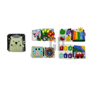 Livre sensoriel interactif en feutre pour enfants - Thème hérisson - Product Image 1