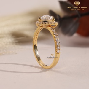 แหวนรูปทรงสามเหลี่ยมสวยงามสำหรับผู้หญิง น้ำหนัก 1.00 กะรัต ทองคำแท้ 14K เพชร CVD ผลิตในห้องปฏิบัติการ รับรองโดย IGI สี E ความสะอาด VVS2 - Product Image 3