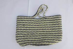 Bolso tote de cuerda trenzada negra y verde oliva hecho a mano con asas resistentes, ideal para compras ecológicas, recados diarios y viajes a la playa. - Product Image 2