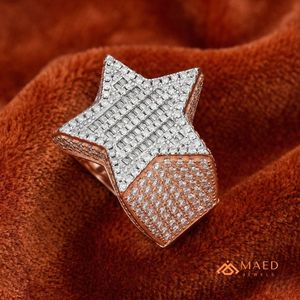 Anillo de Moissanita en Oro Rosa con Estrella y Pavé de Baguettes, Anillo de Declaración para Mujer, Joyería Fina, Regalo de Aniversario, Elegante y Brillante para Uso Diario - Product Image 5
