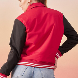 Chaqueta Varsity de Alta Calidad para Mujer, Acolchada y Tejida, Mangas Largas, Logotipo Personalizado, Ecológica, Superventas - Product Image 3