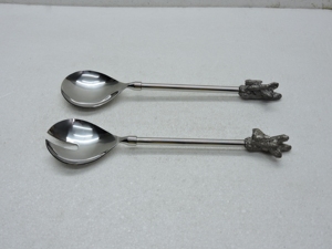 Juego de utensilios de mesa elegantes de acero inoxidable con mango de resina para servir ensaladas, para cocinas gourmet, tiendas de artículos para el hogar e importadores. - Product Image 2