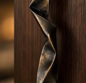 Tirador de Puerta Geométrico Retorcido con Acabado Bronce Oscuro, Manija Larga Texturizada para Gabinete, Herraje Decorativo para Muebles de Interiores de Lujo - Product Image 5
