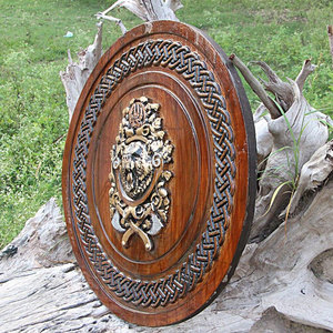 Bouclier rond en bois de style viking, artisanat fait main d'inspiration nordique pour l'affichage historique, les costumes et la décoration intérieure - Product Image 4