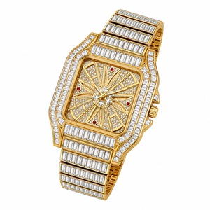 Reloj de Lujo con Diamantes en Oro, Caja Rectangular, Movimiento de Cuarzo Analógico, Brazalete Unisex - Product Image 4