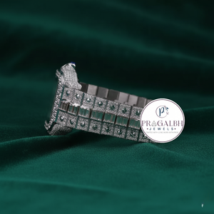นาฬิกาข้อมือ Pragalbh Jewels Luxury Fashion รุ่นลิมิเต็ดอิดิชั่น ประดับเพชรโมอิสซาไนต์ ควอตซ์ สแตนเลสสตีล สำหรับผู้ชายและผู้หญิง - Product Image 3