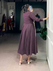 Colección de Kurti/Kurta de estilo Indo-Occidental con un hermoso diseño de cuello en colores vibrantes y longitud hasta la rodilla, de SHREE INDIAN EXPORTS - Product Image 2