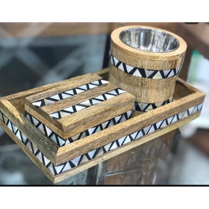 Ensemble brûleur à bakhoor artisanal en bois à motif triangulaire avec incrustation de nacre, accompagné d'un plateau et d'une boîte à encens décorative - Product Image 1
