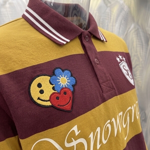 เสื้อรักบี้แขนยาวลายทาง Snowgrace ปักโลโก้ คอปกพับได้ ทรงปกติ เสื้อผ้าสำหรับทุกเพศ - Product Image 6