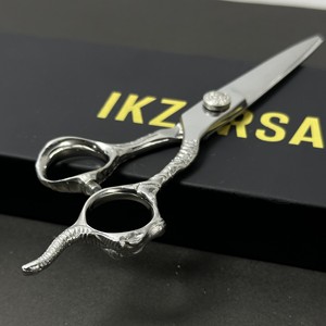 กรรไกรตัดผมมืออาชีพ 440c รุ่น Dragon Barber ผลิตจากเหล็กกล้าไร้สนิมญี่ปุ่น ปลอดภัยสำหรับร้านเสริมสวย - Product Image 1