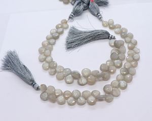 Cuentas facetadas de piedra lunar Siloni natural en forma de corazón para la fabricación de joyas, cuentas facetadas de piedra lunar Ceyloni en forma de corazón, mayorista. - Product Image 1