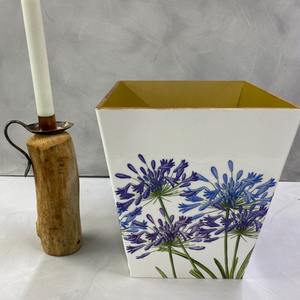 Poubelle en bois blanc design avec motif floral, idéale pour la décoration de chambre et de chambre d'amis, fabriquée à la main en Inde - Product Image 3