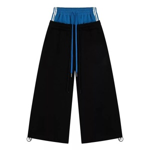 Pantalon de jogging décontracté léger pour homme avec double ceinture et bandes latérales, coupe large – Teinture foncée pour un style urbain - Product Image 1