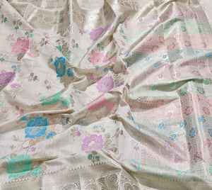 Sari en soie Banarasi Chinya élégant, tissage floral Meenakari pastel, tissage traditionnel à la machine, pour femme, pour les fêtes, avec bordure richement brodée Zari et Pallu - Product Image 2