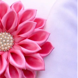 Broche de Flores con Patrón Rosa y Verde, Elegante Pin Floral para Ropa de Mujer, Accesorio de Moda con Pétalos de Tela Únicos - Product Image 3