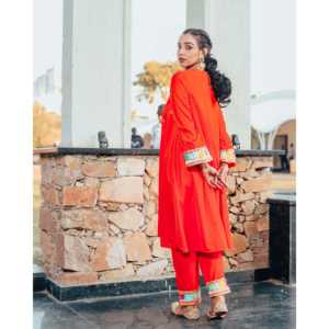 Conjunto de Traje Elegante de Satén Transpirable con Bordado Naranja de Nargees, Talla XS, para la Temporada de Primavera - Product Image 1