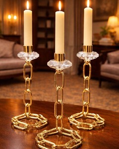 Elegante candelabro de metal dorado y vidrio, centro de mesa decorativo de primera calidad, perfecto para decoración del hogar y celebraciones, procedente de la India. - Product Image 3