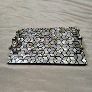 Plateau de service de haute qualité en métal à motif géométrique coquillage, incrustation nacre, artisanat éthique, design personnalisable - Product Image 2
