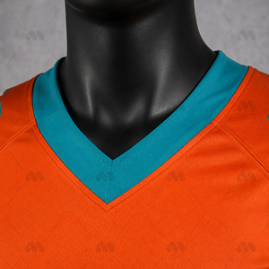 Ensemble d'uniformes de football américain personnalisés imprimés, maillot et pantalon respirants en polyester avec taille élastique pour l'entraînement et les matchs - Product Image 5