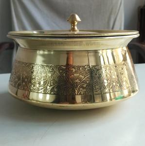 Olla de latón puro para servir biryani con tapa, olla para cocinar y servir, a precio mayorista y directo de fábrica desde India. - Product Image 1