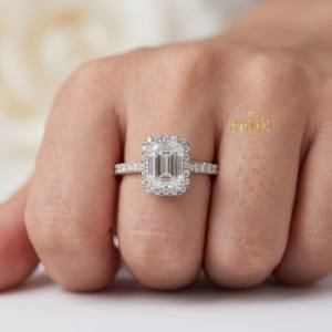 Anillo de Compromiso con Diamante Cultivado en Laboratorio, Corte Esmeralda, Diseño con Piedra Oculta, Oro Sólido de 14K/18K, Regalo para Fiesta Nupcial - Product Image 4