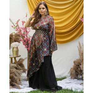 Elegante Conjunto de Kurta de Chifón Negro con un Hombro Descubierto para Mujer, Disponible en Talla XS - Product Image 6