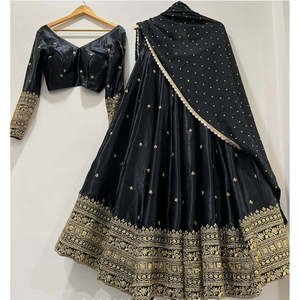 Hermoso Lehenga Choli de Seda Negra para Fiesta con Dupatta XL de WW - Product Image 2