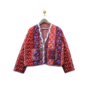 Chaqueta de invierno acolchada de retazos Reversible hecha a mano de algodón indio de la mejor calidad para mujer - Product Image 1