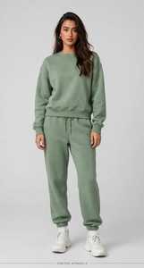 Conjunto Deportivo Casual Verde Salvia para Mujer, Sudadera con Cuello Redondo y Pantalones Jogger con Cintura Elástica - Product Image 1