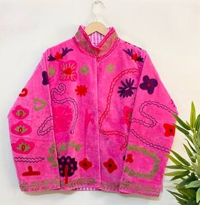 Veste en velours brodée de style indien Suzani |   Vêtements d'hiver matelassés pour mariage, festival, fête, vacances. - Product Image 1