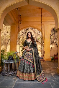 Lehenga Choli Moderno de Seda Tasar con Brillo Icónico y Borde de Encaje, Largo hasta el Suelo, para Bodas, Graduaciones y Diwali - Product Image 4