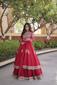 Conjunto de Lehenga de Algodón Kora de Diseñador con Hilo Gamthi, Trabajo de Espejo Real y Shrug Gota Patti - Product Image 3