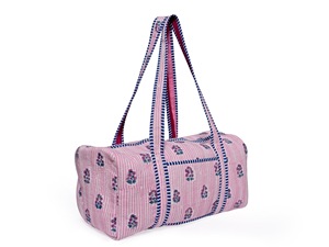 Sac de voyage matelassé en coton rose à motifs floraux Niharo N-DB-4 pour femme avec bretelles – Sac de week-end imprimé à la main pour la vente en gros - Product Image 2