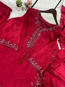 Ensemble de costume brodé en Chinon pour femmes avec dupatta, tenue traditionnelle de fête, salwar kameez en gros - Product Image 3