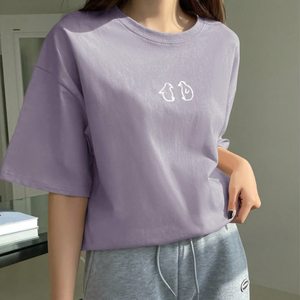 T-shirt en coton charmant, imprimé floral pastel doux, ambiance décontractée, idéal pour le quotidien, fabriqué en usine au Bangladesh, haute qualité. - Product Image 3