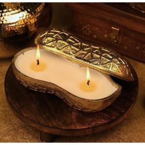 Bougie de table en forme d'arachide avec finition dorée, moderne, faite à la main, élégante, pour la décoration de table, de la maison, de mariage ou de fête - Product Image 1