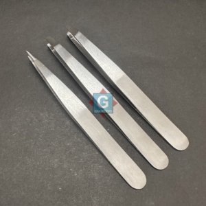 Pince à épiler professionnelle de précision ergonomique en acier inoxydable à pointe inclinée et pointue, couleur personnalisable, pour artiste maquilleur - Product Image 1