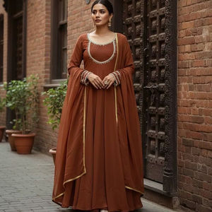 Lanzamiento del Nuevo Conjunto de Pantalón y Dupatta de Georgette con Diseño Elegante para Fiestas - Product Image 1