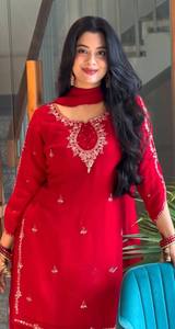 Ensemble Salwar Kameez Traditionnel Brodé en Coton Rouge pour Femme, Col Rond, Manches Trois Quarts, Longueur Entière, Coupe Classique, Élégant - Product Image 3