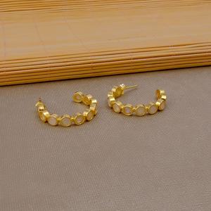 Pendientes de Aro Geométricos de Piedra Lunar Arcoíris, Elegantes y Modernos, Minimalistas, de Acero Inoxidable Chapado en Oro Antideslustre, Hechos a Mano - Product Image 5