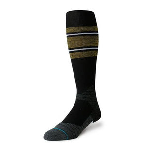 Chaussettes en tricot respirantes et à séchage rapide pour hommes, personnalisables avec logo brodé, couleurs variées, idéales pour le yoga et le fitness, vente en gros pour l'automne - Product Image 3