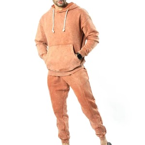 Ensemble de survêtement personnalisé en gros à capuche coupe classique en coton délavé avec logo sérigraphié, en molleton doux, style streetwear - Product Image 3