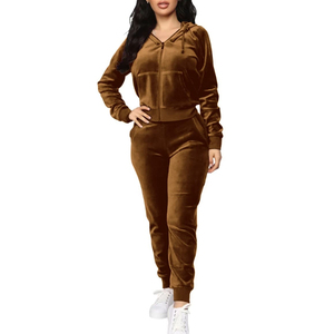 Ensemble de survêtement pour femme en velours, 2 pièces, tenue de jogging en velours, sweat à capuche court à manches longues et survêtement oversize pour femme - Product Image 1