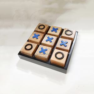 Jeu de Tic Tac Toe en bois fait main avec des pions X bleus et O noirs, jeu de société moderne pour la décoration de la maison et du bureau - Product Image 2