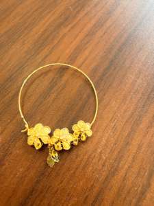 Anillo de nariz de oro macizo de 22k, joyería nupcial tradicional india, diseño de aro con esmalte floral de pavo real, tamaño grande, alambre para perforación. - Product Image 4