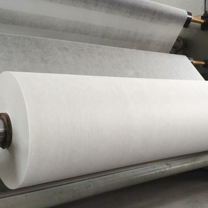 Rouleaux de tissu non tissé médical écologique respirant antibactérien hydrosoluble léger aiguilleté 100% uni - Product Image 1
